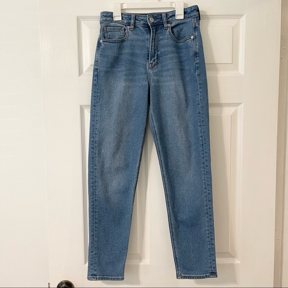 American Eagle High Rise Mom Jean